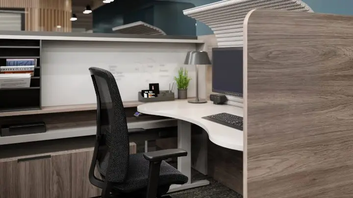 Close-up rendering of a corner workstation with a light-oak end panel and desk-high storage, a white curved worksurface, an organiser shelf with a whiteboard strip, a task lamp, a monitor and a mesh task chair